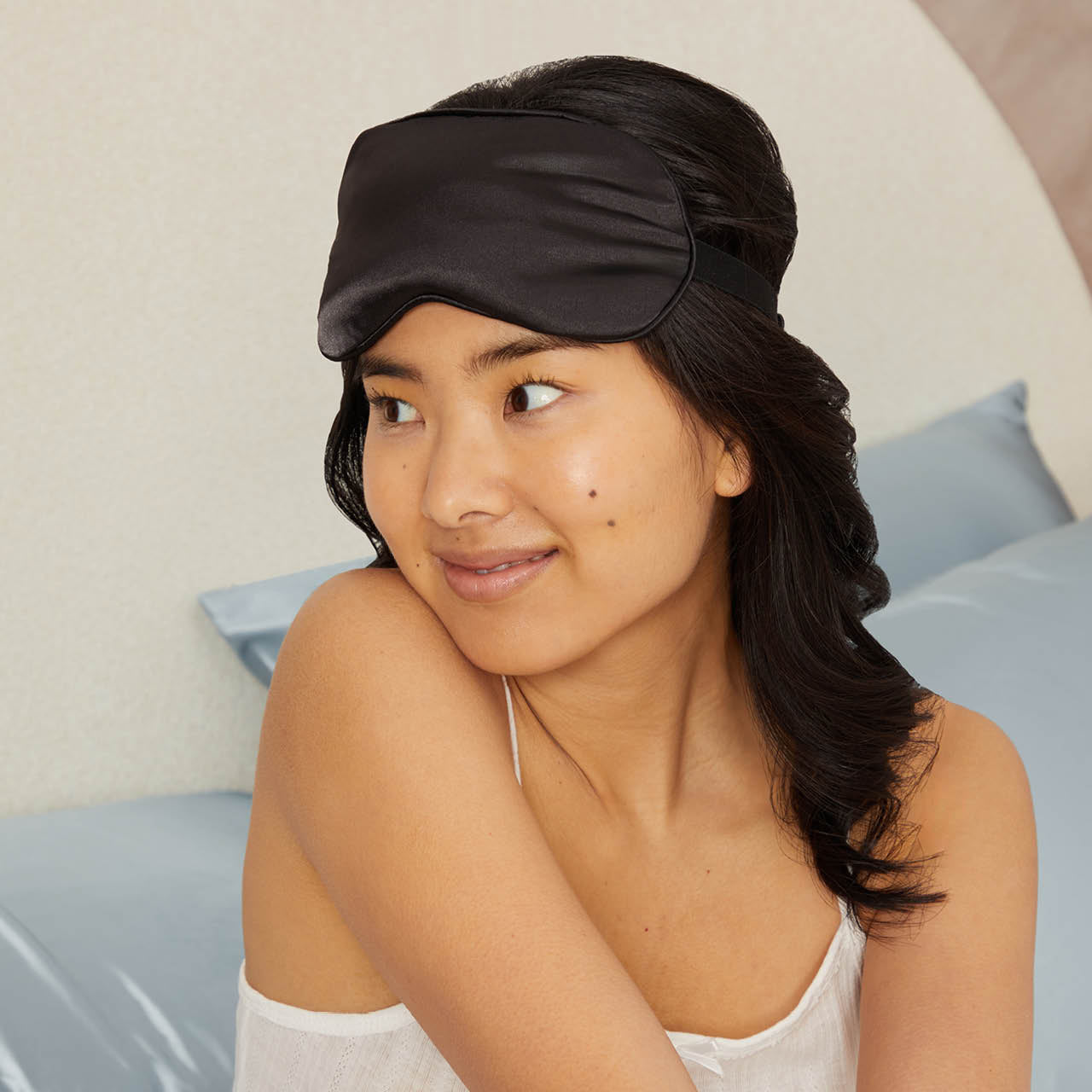 Ögonmask i lavendeltyngd satin